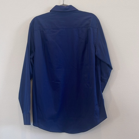 Van Heusen Blue Button-Down Shirt - Size M (15-15 1/2) Long Sleeve - Picture 3 of 4